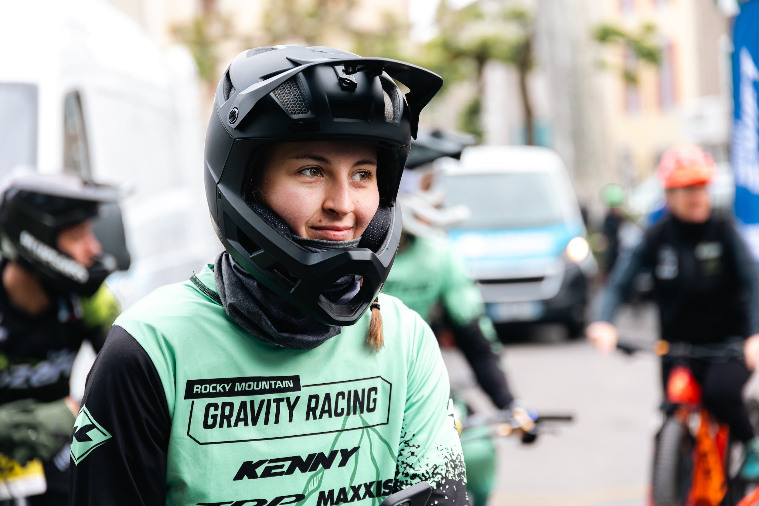 Person with full face MTB helmet smiling