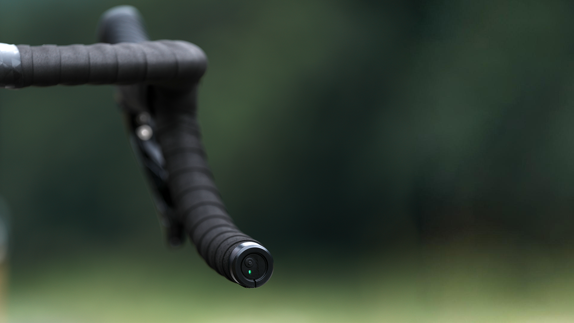 Close-up of a bicycle handlebar with VISTAR bar ein unit