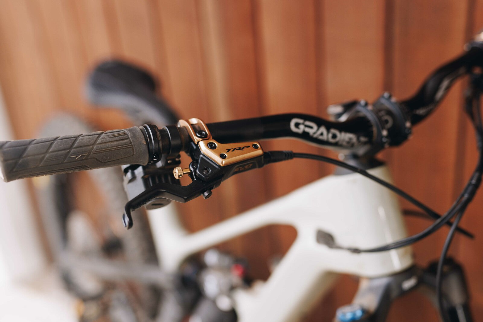 close up of EVO lever on handle bar